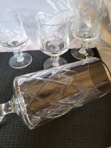 Kuhinjski setovi: Servis za vino,sa bokalom kristal,rucna gravura 1960g+. Servis za na lalafo.rs — 12 Kuhinjski setovi: Servis za vino,sa bokalom kristal,rucna gravura 1960g+. Servis za — 12