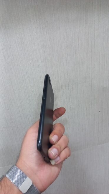 Digər mobil telefonlar: Satılır: 3 ədəd smartfon (şəkillərdə) 1) Apple iPhone (qara rəng) - — 35