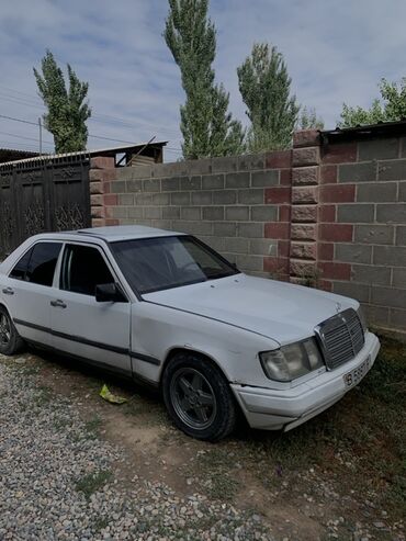 меняю на краун: Mercedes-Benz E‑Class W124, белый седан. Основные характеристики: -