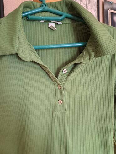 nike majica sa kragnom: L (EU 40), bоја - Maslinasto zelena
