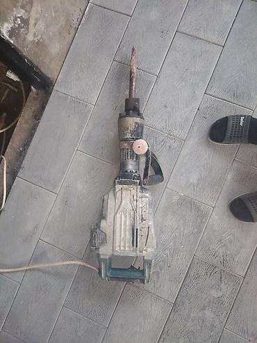 bos qutu satisi: Güclü elektrikli beton qırıcı (drel-çəkic) satılır. Xüsusiyyətlər: - — 1