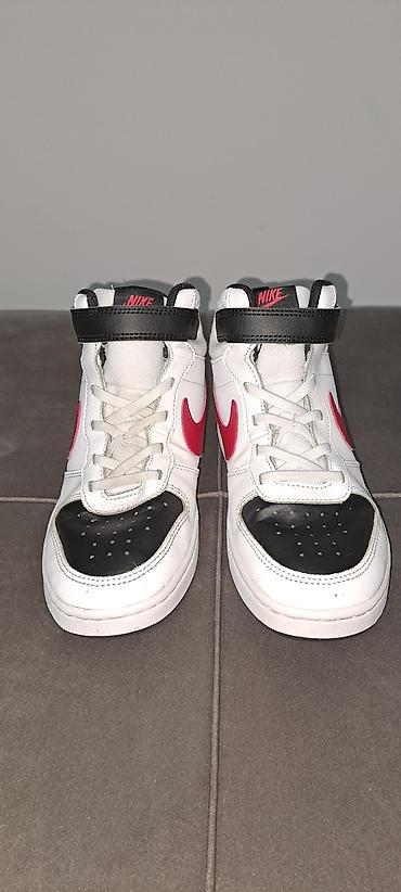 michael cors patike: NIKE PATIKE COURT BOROUGH MID 2 BG ZA DEČAKE vel.35 ug 22 — 2