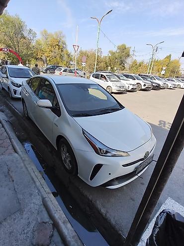 Toyota: Toyota Prius: 2021 г., 1.8 л, Автомат, Гибрид, Хэтчбэк — 2
