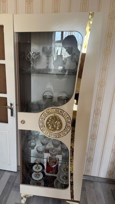 Qonag otagı üçün mebel, yenidir heç bir problemi yoxdur. Real alıcıya