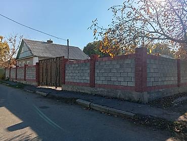 Продажа коттеджей и домов: Уй сатылат 📍кемин орловка шаарында участак 12 сотый чон Уй 4 комната — 23
