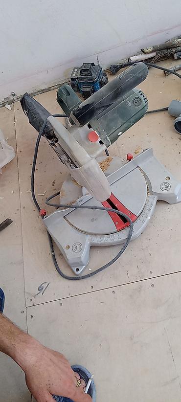bosch mişar: Künc mişarı (electric miter saw) - Material kəsimi: taxta, MDF — 2
