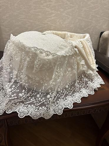 Oğlan və qız üçün, İşlənmiş, Dördbucaq, Beşik, Dəst ilə, Matras ilə, Yellənmə mexanizmsiz