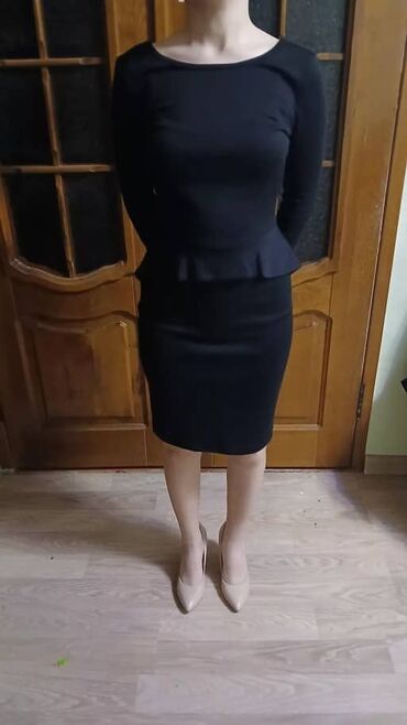 вечернее чёрное платье: Вечернее платье, Короткая модель, С рукавами