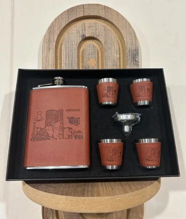 Dəri örtüklü metal şüşə (flask) dəsti - Material: paslanmayan polad