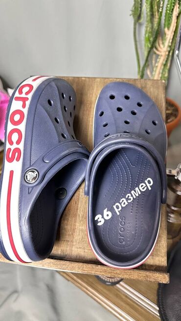 Сабо: ПИСАТЬ ТОЛЬКО ВАТСАП ✅ Crocs – лёгкие сабо и clogs с ремешком - — 37