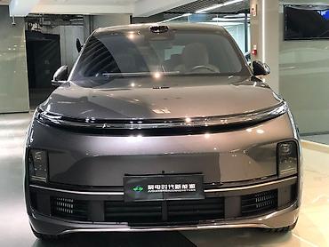 Lixiang: Lixiang L9: 2025 г., Газ — 1