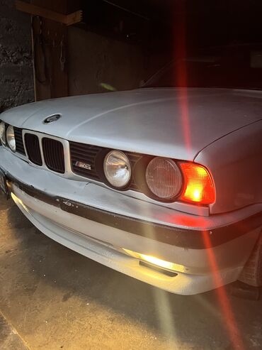 садовый измелчитель: BMW 5 series: 1991 г., 2.5 л, Механика, Бензин, Седан