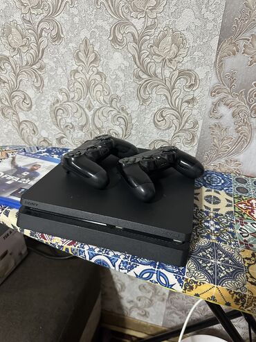 PS4 (Sony PlayStation 4): Продается PS 4, Бишкек, район западного автовокзала брали за