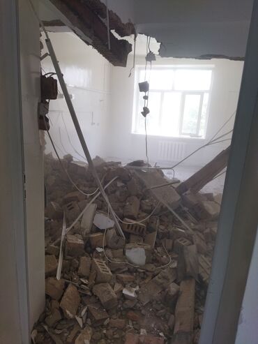 Демонтажные работы: Снос стен | Снос перегородки | Зачистка от старых обоев, Сбивка старой штукатурки, Снятие извести | Демонтаж линолеума, Демонтаж старого лага, Демонтаж плинтуса | Крыша из шифера, Металлочерепичная кровля, Мягкая кровля Больше 6 лет опыта — 12
