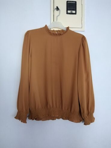 Рубашки и блузы: M (EU 38), L (EU 40)