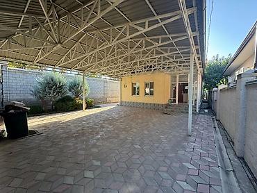 Продажа коттеджей и домов: Продается шикарный дом в ж/м Киргизия-1! (500 метров от проспекта — 1