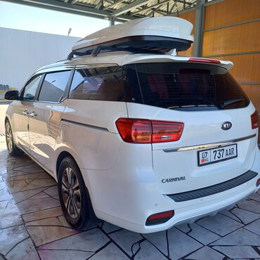 лобовое стекло хонда цивик 4д: Белый минивэн Kia Carnival с багажным боксом на крыше, предназначенный