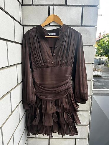 Elegantna haljina brenda Miss Xu u čokoladno braon nijansi. M/l