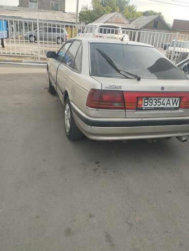 рама урала: Mazda 626: 1990 г., 2 л, Механика, Бензин, Хэтчбэк