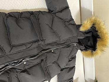 kopacke bez pertli: Crna zimska jakna/parka za devojcice,dužeg kroja, sa punjenim — 4