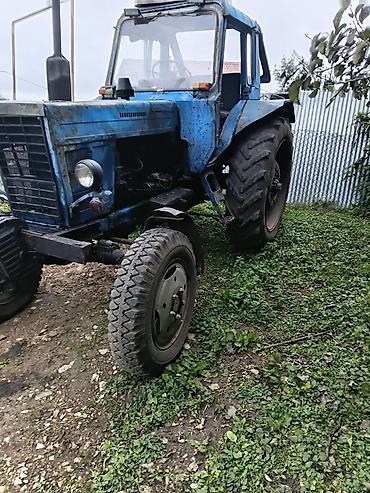 təkər ölçüləri: Minsk MTZ seriyasından mavi traktor - Güclü dizel mühərrik, ön tərəfdə — 1