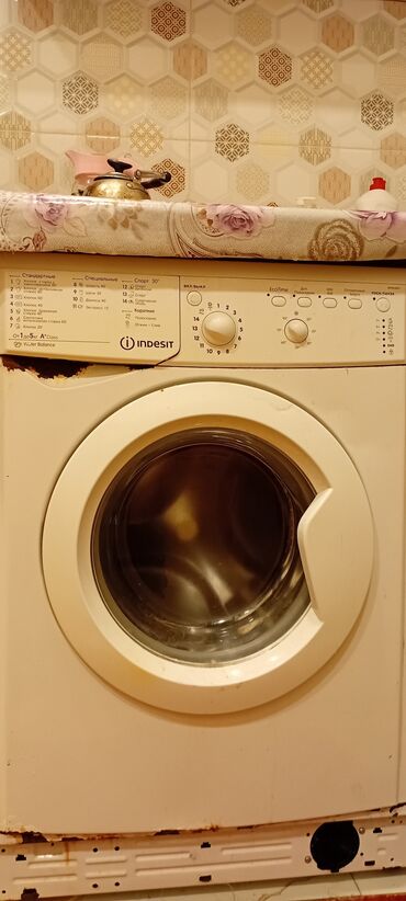 Tikiş maşınları: Paltaryuyan maşın Indesit, 5 kq, Avtomat, Qurutmasız, Kredit yoxdur, Ünvandan götürmə