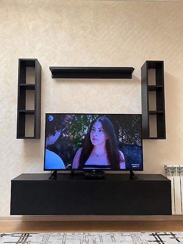 ikra qara: Qara rəngdə müasir TV divar dəsti — 1