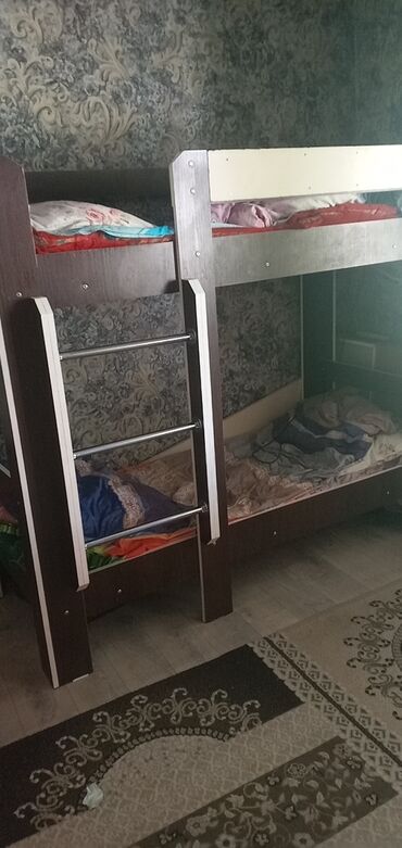 кровать для двойни: Детский гарнитур, цвет - Коричневый, Б/у