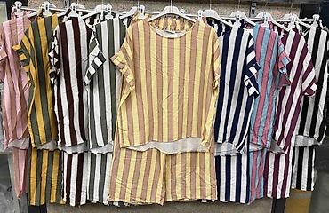 mickey mouse: 05. Komplet za punije
2XL 3XL 4XL
Cena : 3.200 dinara H — 4