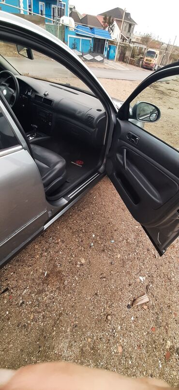 Volkswagen: Volkswagen Passat: 1.8 l | 2004 il Sedan — 9