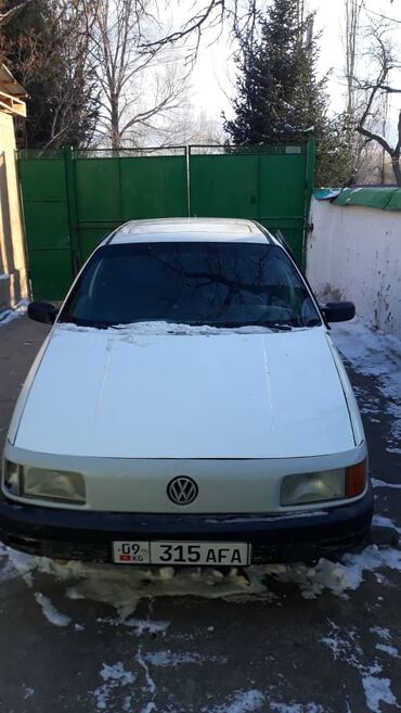 купить бу шины в бишкеке: Volkswagen Passat: 1989 г., 1.8 л, Механика, Бензин, Хетчбек