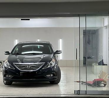 sideniya: Hyundai Sonata: 2 l | 2014 il Sedan — 2