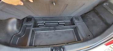 hyundai salon: Hyundai i10, ağ rəng, 5 qapı, kompakt hetçbek. Texniki və komfort — 10