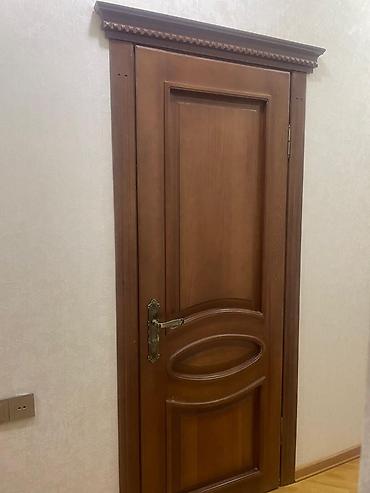 qapilar ve qiymetleri: Tək qapılar 200 cüt olanlar 350 əla vəziyyətdərir. Təmiz qoz — 2