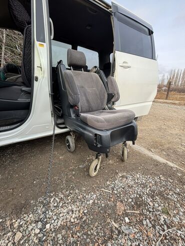 Toyota: Toyota Voxy: 2003 г., 2 л, Автомат, Бензин, Минивэн — 5