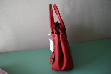 Классические сумки: Новая красная сумочка Размеры: ширина 27 см, высота 24см (с ручками — 4