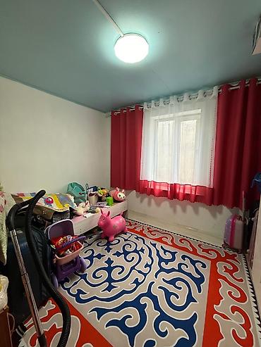 Продажа коттеджей и домов: Продается дом в ж/м Дордой Продается уютный дом. Материал стен: саман — 5