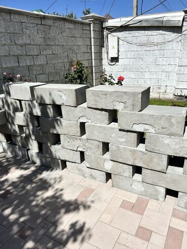 продаю газ: Газаблок 
60х30х20

Остаток 30 штук 
Цена 120 за штуку
Самовывоз