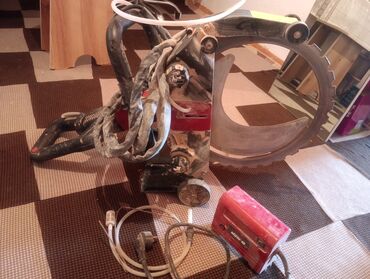 бу шкаф для посуды: Циркуль түрүндөгү араа, Колдонулган, Өзү алып кетүү