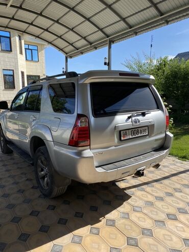 Toyota: Продается Toyota 4Runner серебристого цвета. Этот внедорожник оснащен