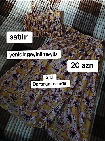 İki hissəli qadın dəst - Üst: nazik qayışlı, büzgülü crop-top - Alt