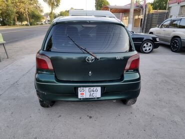 corolla runx: Toyota Vitz в кузове хэтчбек, окрашенный в темно-зеленый цвет