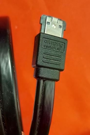 adapter 30v 500ma: ESATAp + USB na SATA kabl – CRIMPING Opis: - Kabl/adapter za — 2