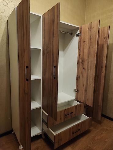 hamam xoncasi: Geniş həcmli 4 qapılı paltar şkafı - Material: ağ iç panel və təbii — 4