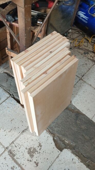 Картины: Картина с изображением цветов в вазе, оформленная в раму. Рама имеет — 14