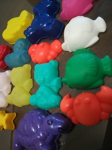 Igračke: Plastične figurice za igru 12 kom sve za 500 din, raznih oblika i — 5
