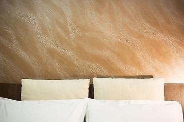 Декоративная краска: Декоративная отделка для стен с эффектом переливающегося серебра — 7