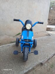 Manejlər: Velosipedin muzukasi ve isiqlari da var.30 manat.774095082