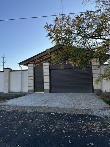 Долгосрочная аренда домов: 420 м², 7 комнат, Балкон застеклен, Забор, огорожен, Парковка — 3