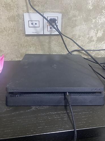 ipohne 11: Sony PlayStation 4 Slim oyun konsolu Xüsusiyyətlər: - Model: PS4 Slim — 4